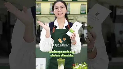 Ly matcha latte quế hoa với lớp sữa và matcha tách tầng