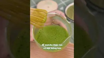 Ly matcha latte Yakult tách lớp xanh trắng